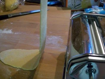 Estragon-Maispoularde zu Edelpilzravioli an einer Beurre blanc - Rezept - Bild Nr. 4