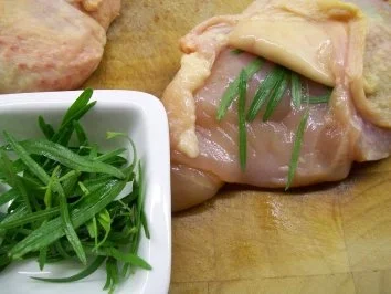 Estragon-Maispoularde zu Edelpilzravioli an einer Beurre blanc - Rezept - Bild Nr. 7