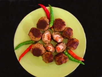 scharfe Hackbällchen mit Fetaherz - Rezept
