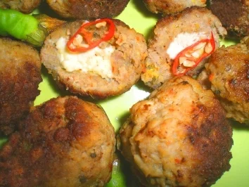 scharfe Hackbällchen mit Fetaherz - Rezept