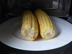 Maiskolben mit Knoblauchbutter auf die schnelle Art - Rezept - Bild Nr. 2