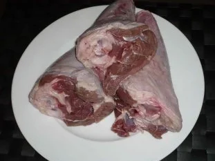 Rezept: Lammhinterhaxen mediterran angehaucht Bild Nr. 2 Lammhinterhaxen mediterran angehaucht - Rezept - Bild Nr. 2