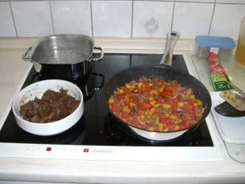 Rezept: Geschmorte Leber mit Paprika und Reis Geschmorte Leber mit Paprika und Reis - Rezept