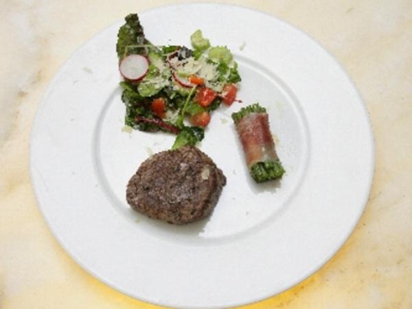 Rosmarin Filetsteaks mit Kenia Bohnen in Seranoschinken - 78 kcal/100g