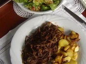 Wiener Zwiebelrostbraten mit Bratkartoffeln und gem.Salat - Rezept