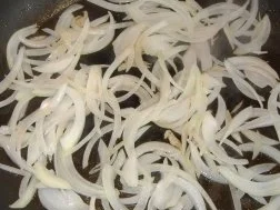 Wiener Zwiebelrostbraten mit Bratkartoffeln und gem.Salat - Rezept - Bild Nr. 2