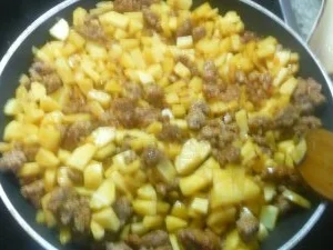 Rezept: Deftige Wirsingpfanne mit Kartoffeln und Hack Bild Nr. 4 Deftige Wirsingpfanne mit Kartoffeln und Hack - Rezept - Bild Nr. 4