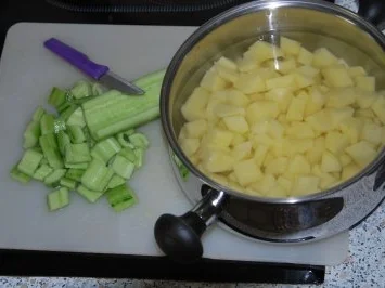 gefüllte Schnitzelröllchen mit Tomaten-Dillsahnesoße... - Rezept - Bild Nr. 3