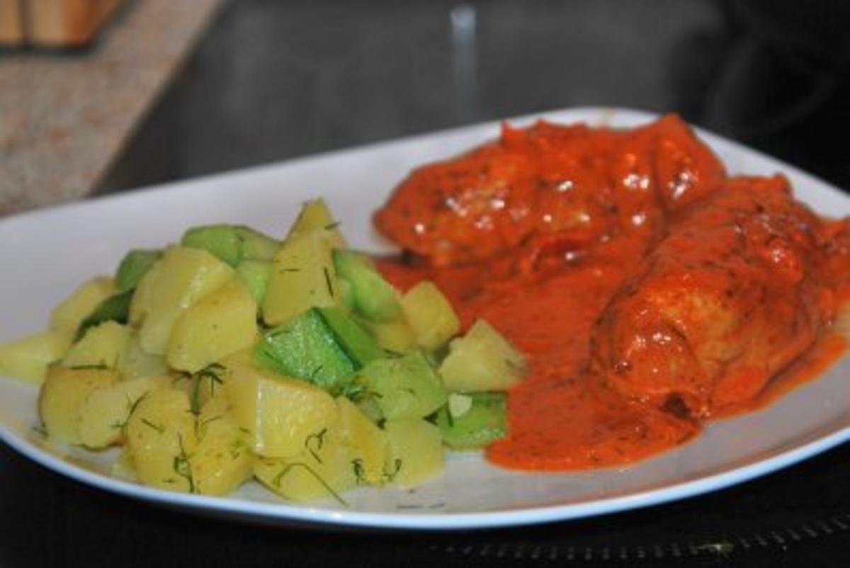 Bilder für gefüllte Schnitzelröllchen mit Tomaten-Dillsahnesoße... - Rezept