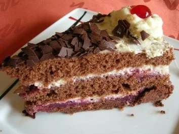 Rezept: Schwarzwälder Kirschtorte Bild Nr. 2 Schwarzwälder Kirschtorte - Rezept - Bild Nr. 2