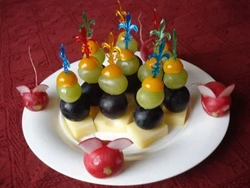 Fingerfood 6 : Käse mit Weinbeeren - Rezept - Bild Nr. 2