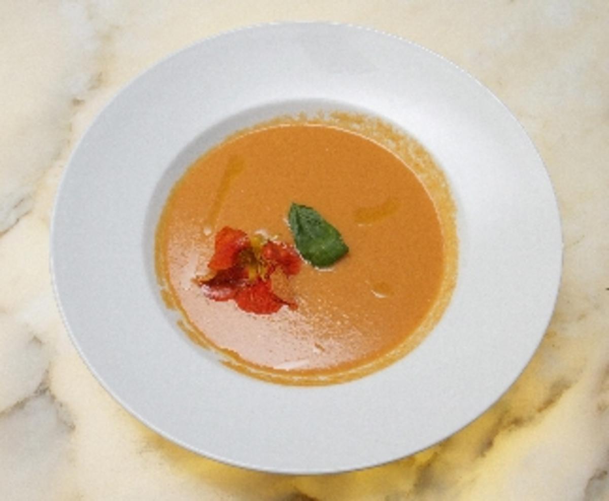 Gazpacho mit Gurken und Gemüsepaprika gelb frisch - Rezept mit Bild ...