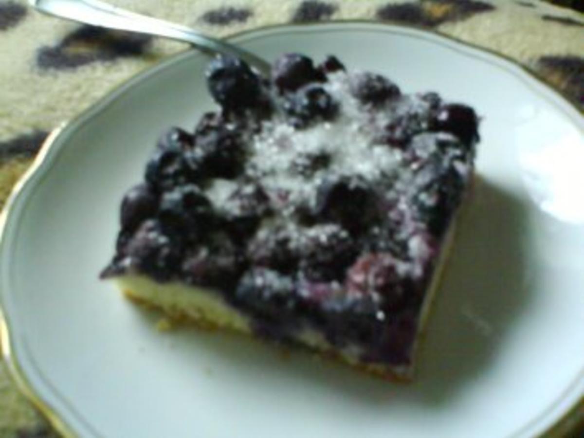 Blaubeerkuchen mit Heidelbeeren frisch und Eier - Rezept mit Bild ...