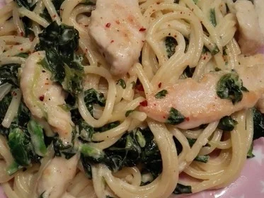 Rezept: Tagliatelle mit Hähnchen-Spinat-Sauce Bild Nr. 2 Tagliatelle mit Hähnchen-Spinat-Sauce - Rezept - Bild Nr. 2