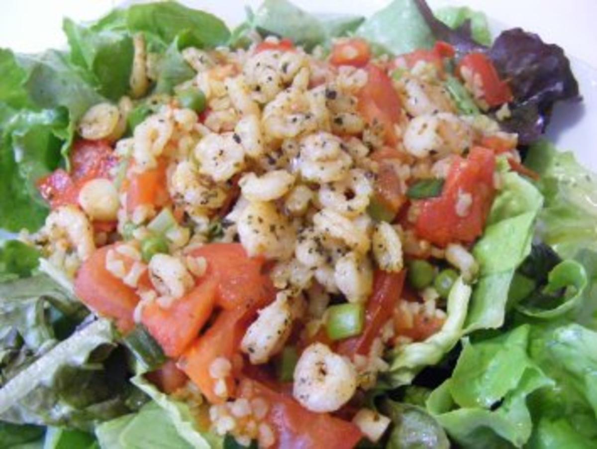 Tomaten-Krabben-Couscous auf Salat - Rezept
