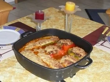 Gemüse: Gefüllte Paprika und Zucchini auf Tomatensoße - Rezept - Bild Nr. 2