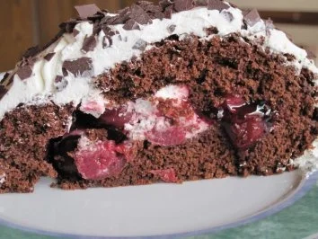 Rezept: Schwarzwälder-Kirsch-Rolle Schwarzwälder-Kirsch-Rolle - Rezept