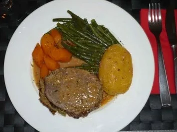 Gefüllter Rinderschmorbraten mit Pfifferlingkruste - Rezept