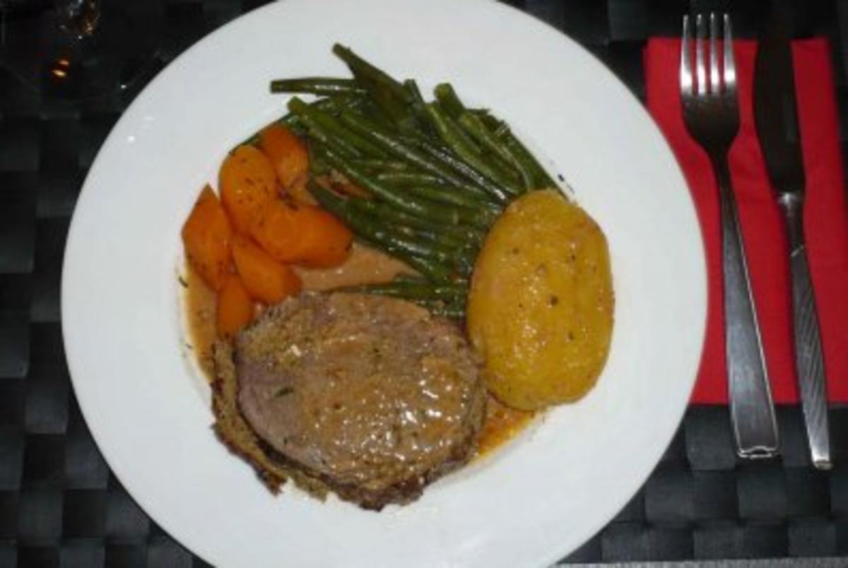 Gefüllter Rinderschmorbraten mit Pfifferlingkruste - Rezept - kochbar.de