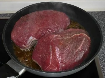 Gefüllter Rinderschmorbraten mit Pfifferlingkruste - Rezept - Bild Nr. 5