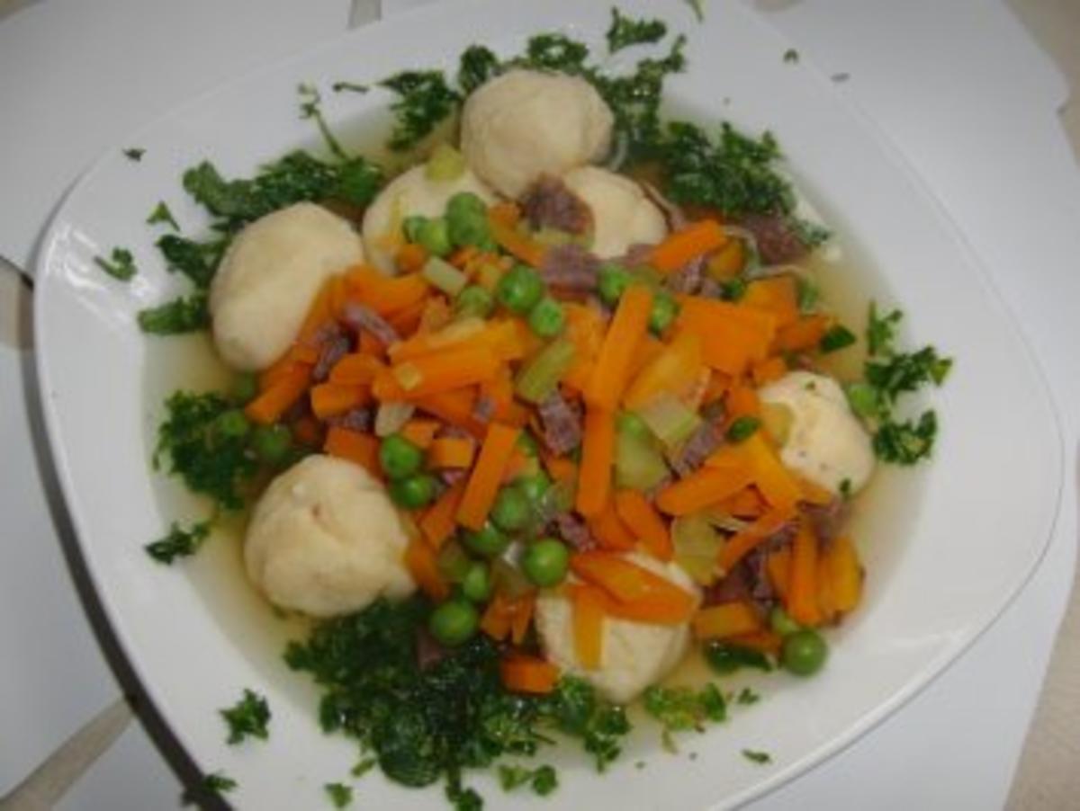 Suppe : Grießklößchen-Eintopf mit viel Gemüse und Rindfleisch - Rezept