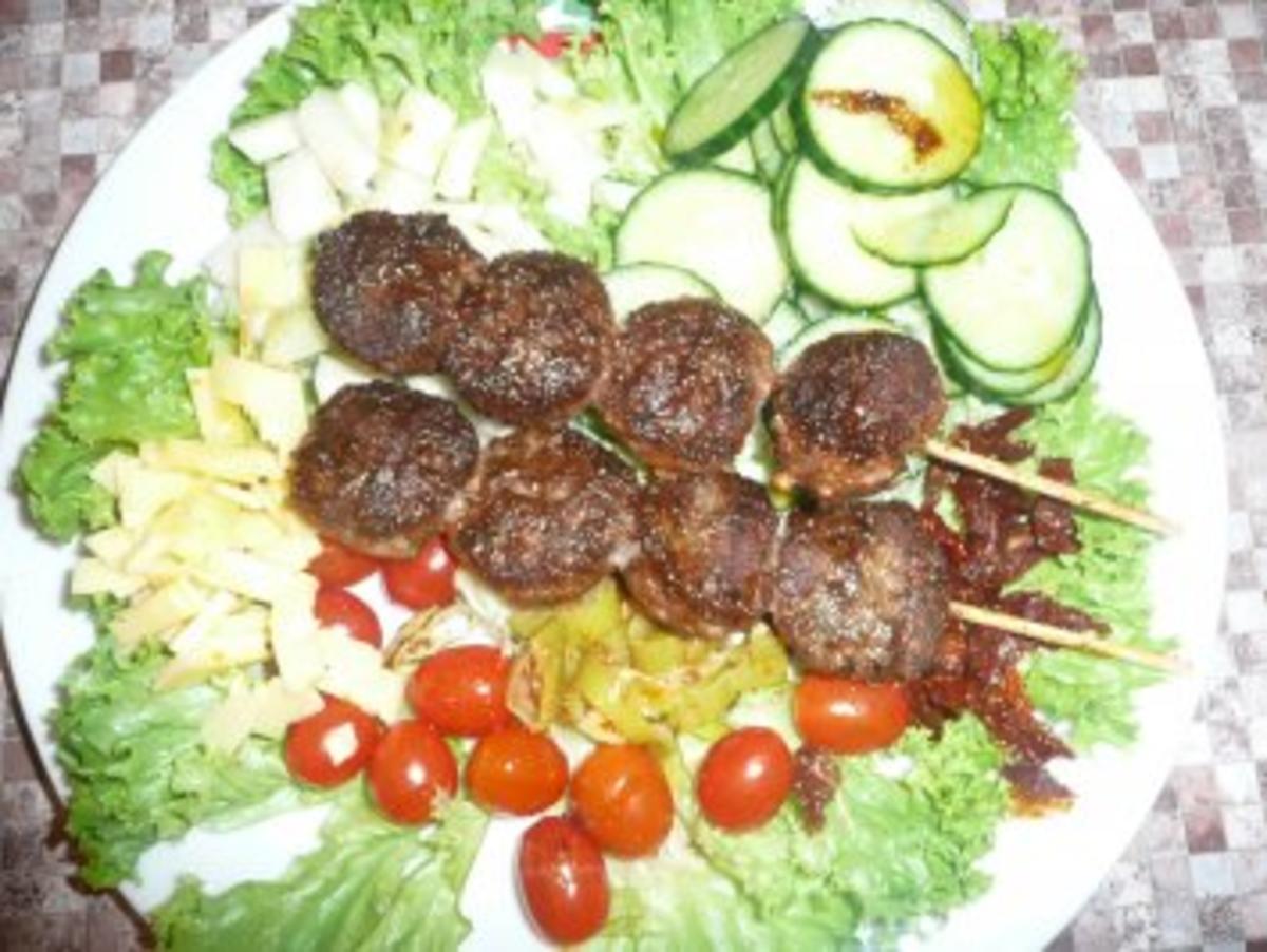 Mediteraner Salat mit Bosporusspieße - Rezept