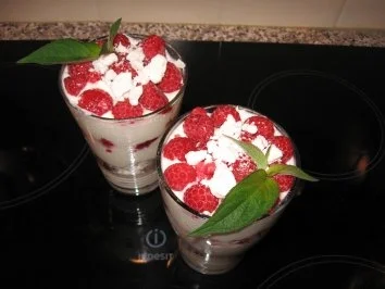 Rezept: Leichter Himbeer-Baiser-Traum Bild Nr. 2 Leichter Himbeer-Baiser-Traum - Rezept - Bild Nr. 2