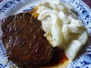 Rinderssteak mit Joghurt-Schmorgurken - Rezept