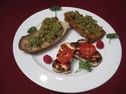 Geröstetes Baguette mit Halloumi und Tomaten - Rezept