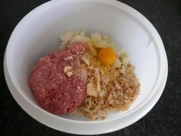 Rezept: Fleischpflanzerl Bild Nr. 2 Fleischpflanzerl - Rezept - Bild Nr. 2