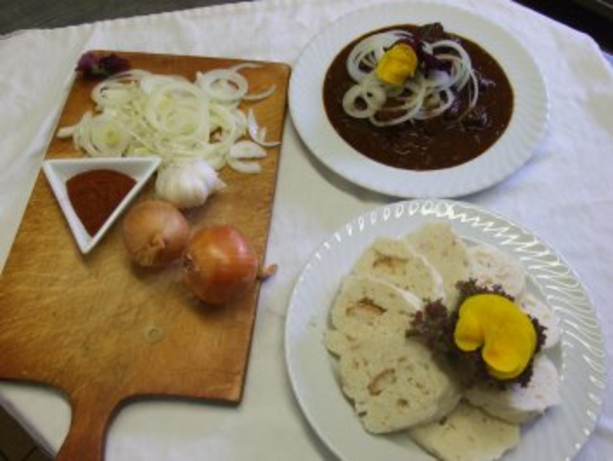 Bilder für Böhmische Bierkasserolle; dazu Böhmische Knödel - Rezept