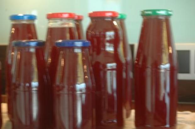 Himbeersirup mit Himbeeren frisch und Wasser - Rezept mit Bild - kochbar.de