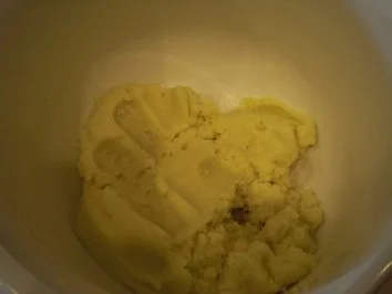 Zwetschgenknödel mit Zimtgremolata und Jogiteeschaum - Rezept - Bild Nr. 4