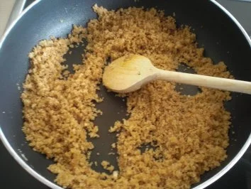 Zwetschgenknödel mit Zimtgremolata und Jogiteeschaum - Rezept - Bild Nr. 8