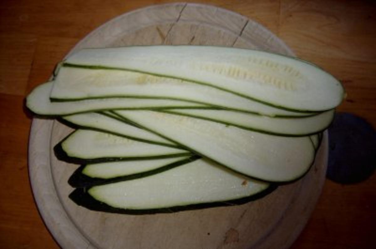 Bilder für VORSPEISE: gebratene Zucchinischeiben zweierlei Art - Rezept