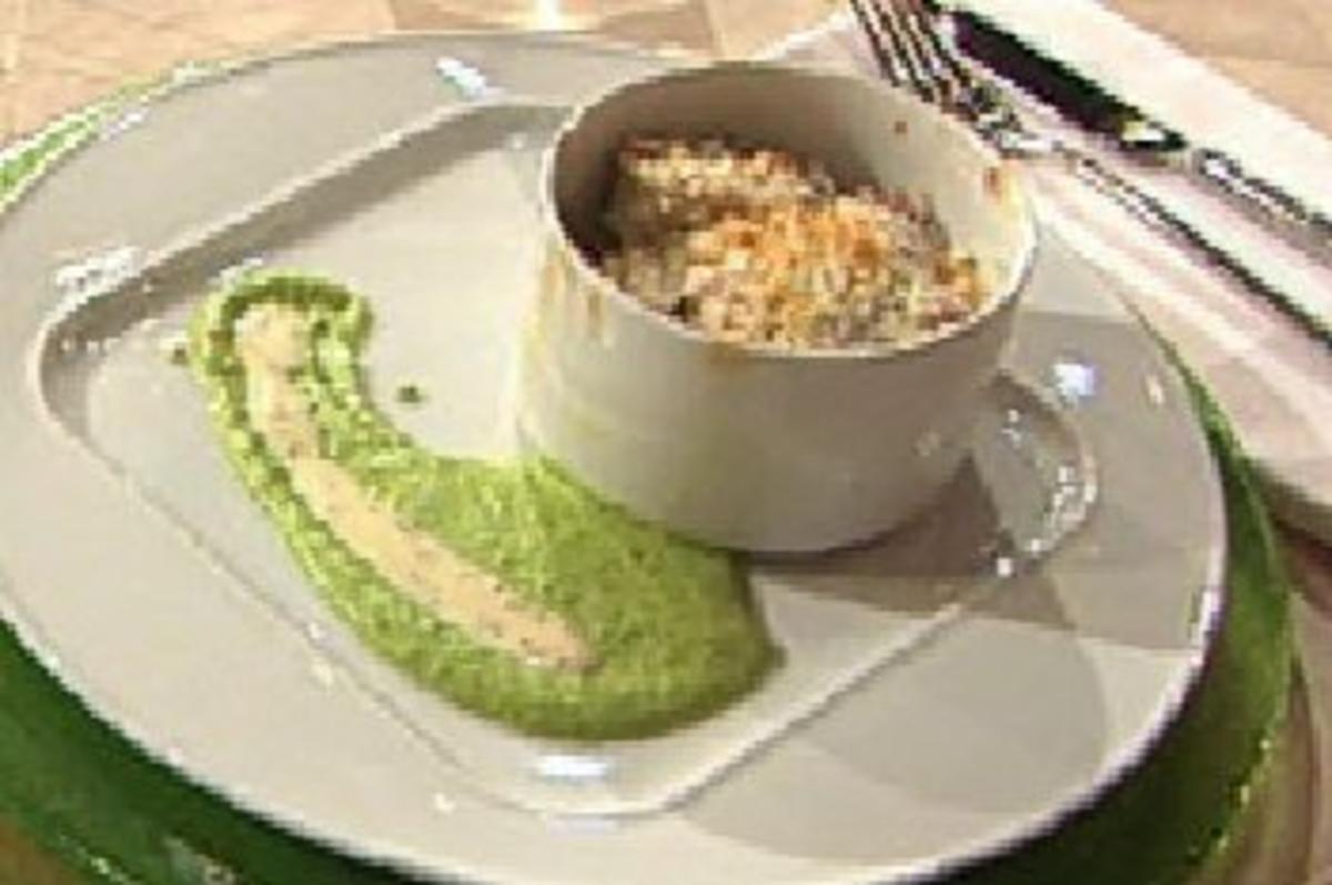Gratin vom Berliner Eisbein mit Sauerkraut, Erbsenpüree und Senfsoße á ...