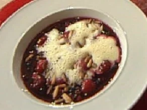Rote-Beeren-Grütze mit Pinienkernsoße á la Kleeberg - Rezept