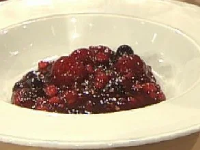 Rote Beerengrütze mit Pinienkernsoße Jeanette Biedermann - Rezept