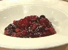 Rote Beerengrütze mit Pinienkernsoße Jeanette Biedermann - Rezept