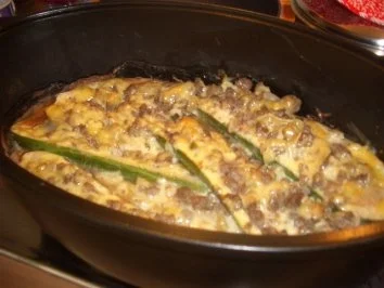 Überbackene Zucchini mit Hackfleisch und Zimtsoße - Rezept - Bild Nr. 2