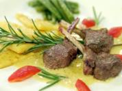 Lamnmkoteletts mit Rotweinsauce und Bohnenpüree - Rezept
