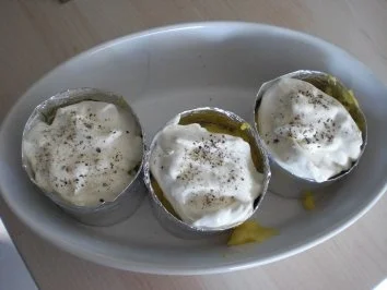 Rezept: Rind in der Salbeipanade mit Austernpilzragout an Kräuterhonig-Schmand-Polenta Bild Nr. 6 Rind in der Salbeipanade mit Austernpilzragout an Kräuterhonig-Schmand-Polenta - Rezept - Bild Nr. 6