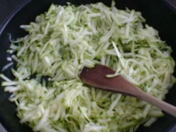 Spaghetti mit leichter Zucchinisoße - Rezept - Bild Nr. 5