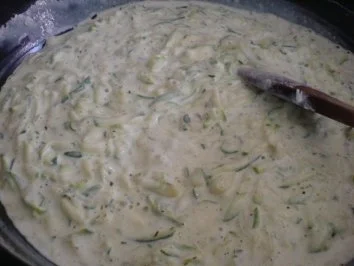 Spaghetti mit leichter Zucchinisoße - Rezept - Bild Nr. 9