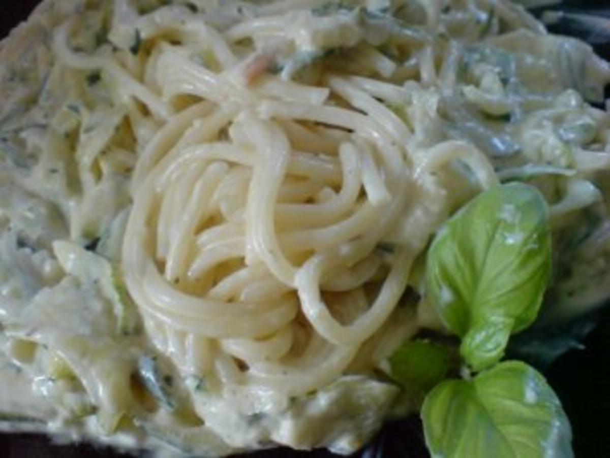 Spaghetti mit leichter Zucchinisoße - Rezept - Bild Nr. 13