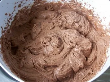 Backen: Schokoladenkuchen mit dreierlei Schokolade - Rezept - Bild Nr. 3