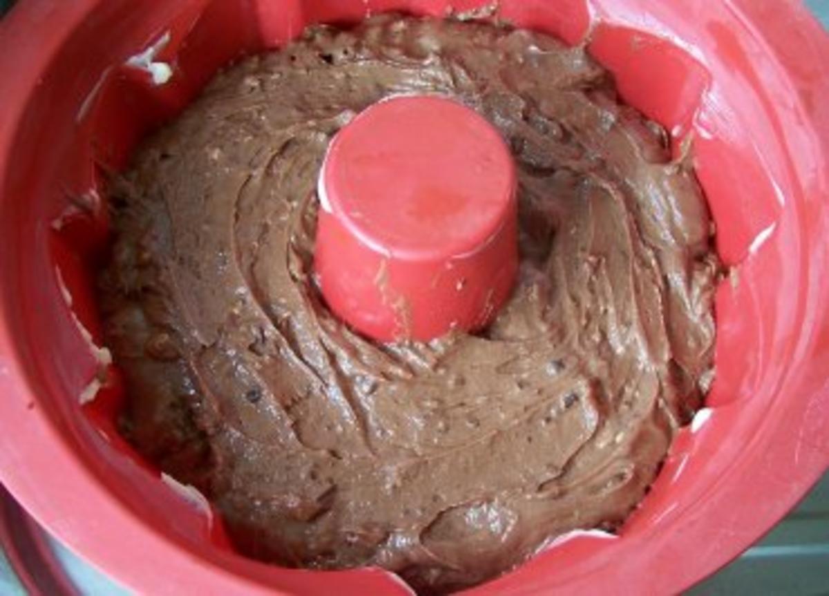 Backen: Schokoladenkuchen mit dreierlei Schokolade - Rezept - Bild Nr. 4