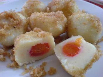 Zwetschgenknödel in Butterbröseln - Rezept