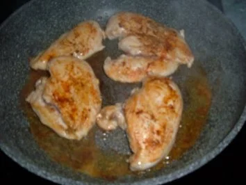 Geflügel.......Brüstchen mit roten Zwiebeln und grünen Bohnen - Rezept - Bild Nr. 2