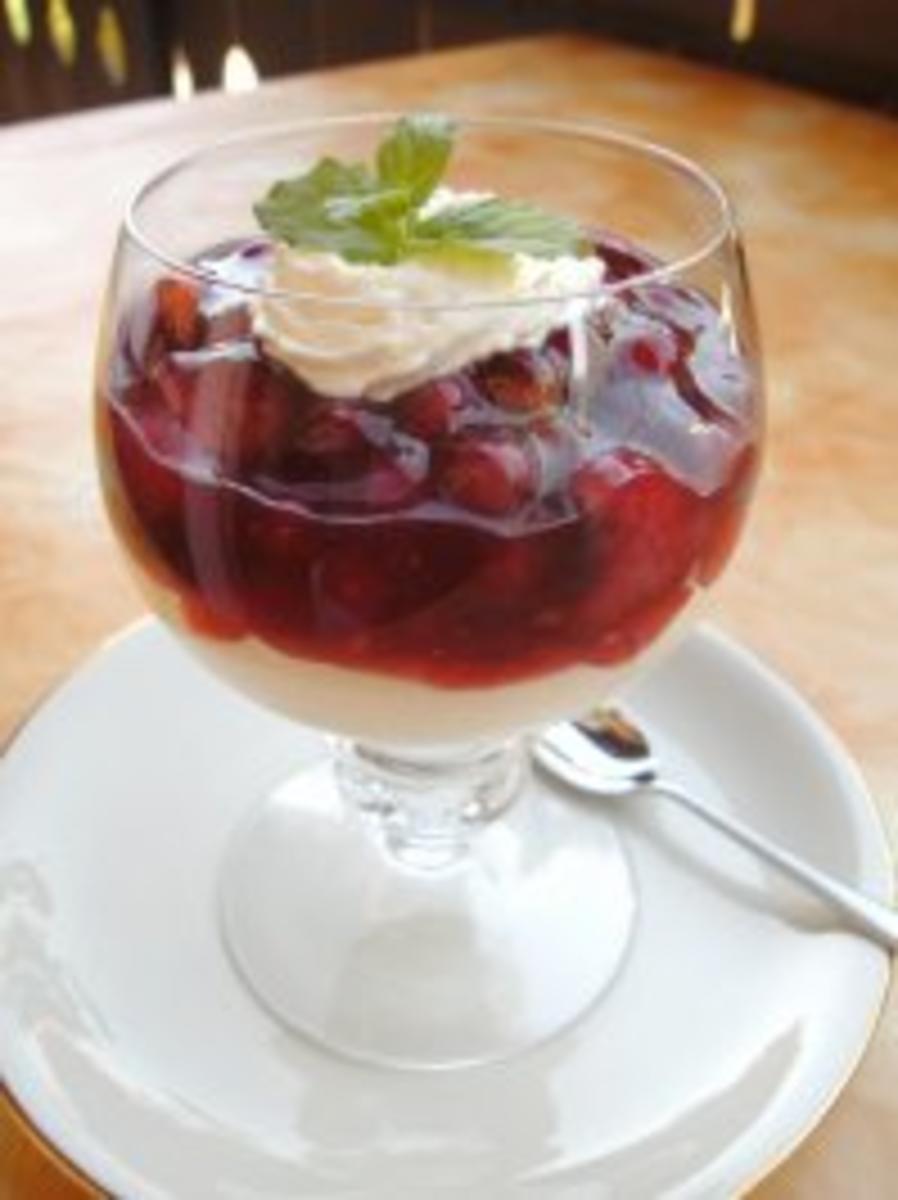 Bilder für Rote Grütze auf Mascarpone-Creme - Rezept